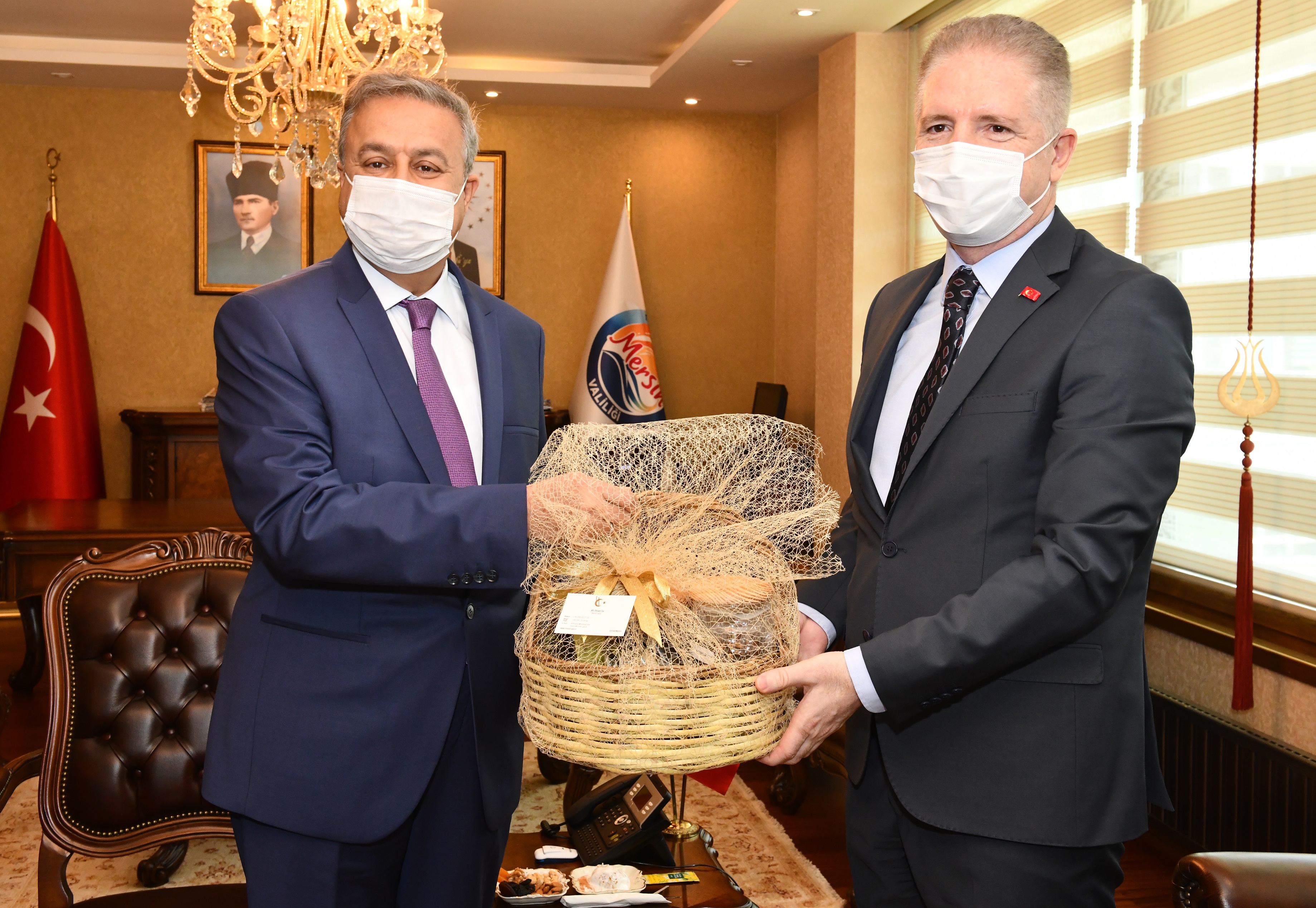 gaziantep valisi gul ve buyuksehir belediye baskani sahin den vali su ya ziyaret