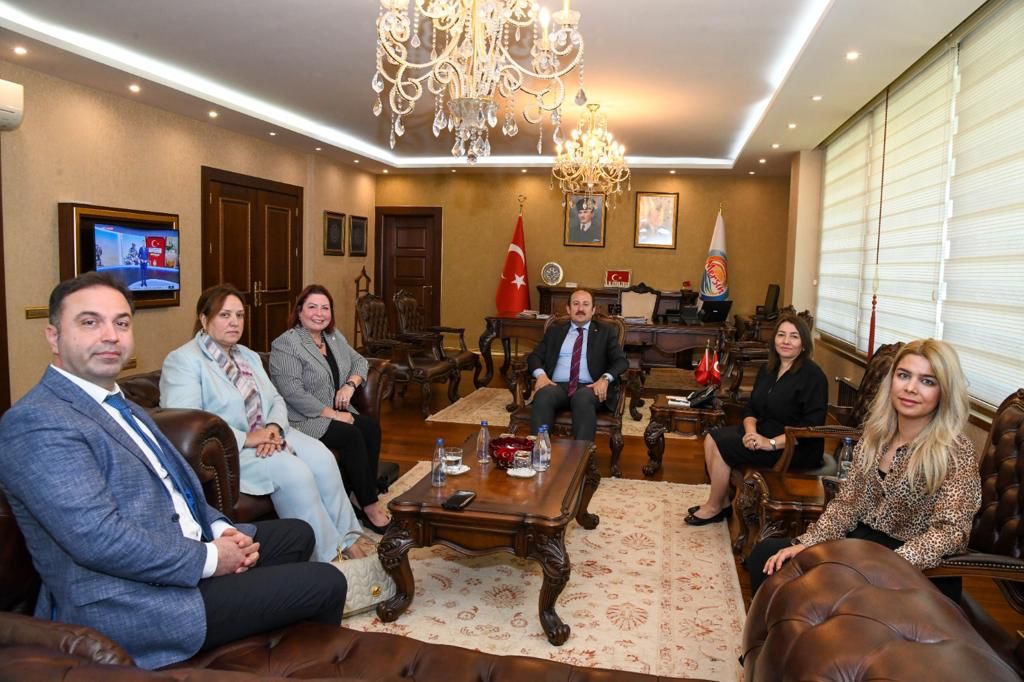VALİ ALİ HAMZA PEHLİVAN, ARNİCA YÖNETİM KURULU BAŞKANI SENUR AKIN BİÇER VE BERABERİNDEKİ HEYETİ KABUL ETTİ