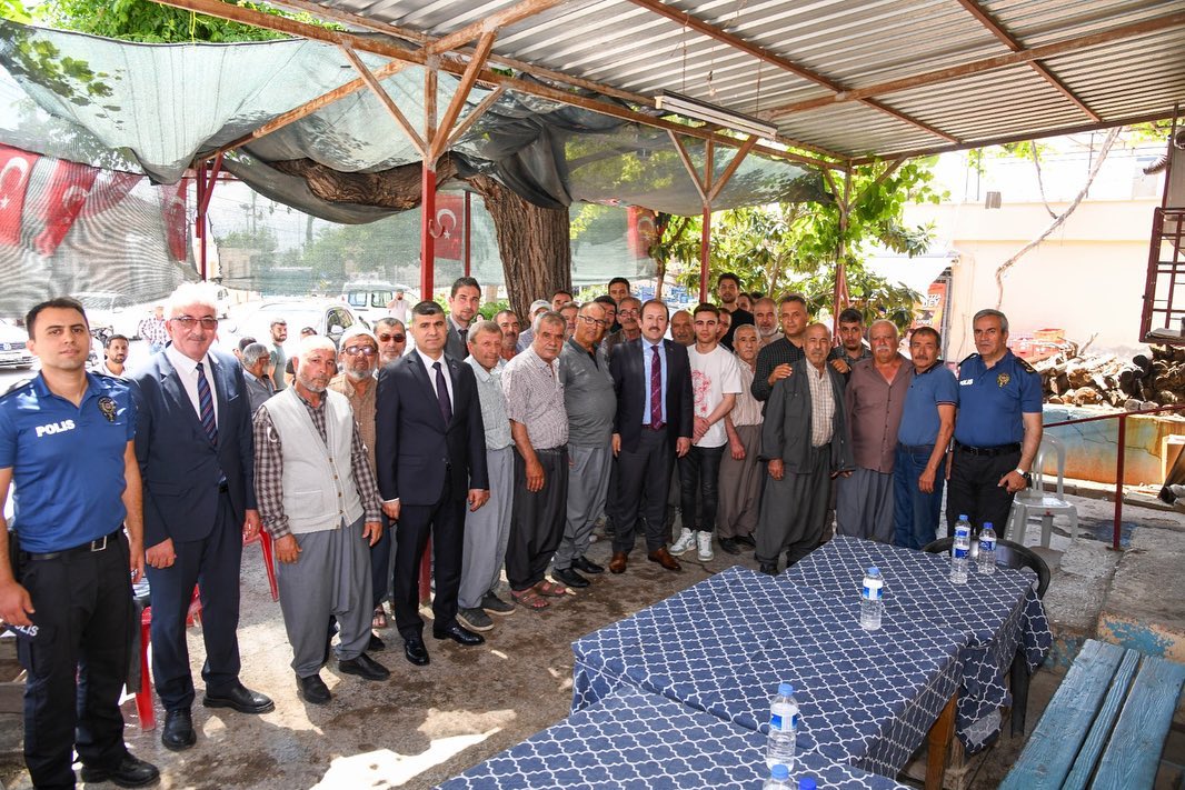 VALİ ALİ HAMZA PEHLİVAN, AKDENİZ İLÇESİNİN YUKARI BURHAN MAHALLESİNDE VATANDAŞLARIMIZLA BİR ARAYA GELDİ