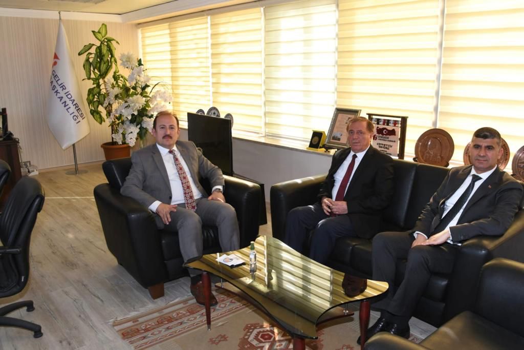 VALİ ALİ HAMZA PEHLİVAN, VERGİ DAİRESİ BAŞKANI VE BÖLGE LİMAN BAŞKANI'NA TAZİYE ZİYARETİNDE BULUNDU