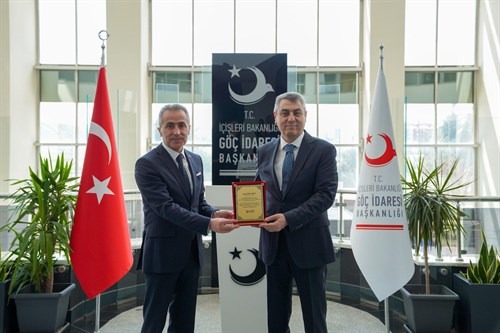VALİMİZ SAYIN ATİLLA TOROS, GEÇMİŞ DÖNEMDE KURUCU BAŞKANLIĞINI YAPTIĞI GÖÇ İDARESİ BAŞKANLIĞINA NEZAKET ZİYARETİNDE BULUNDU