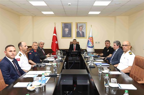 VALİMİZ SAYIN ATİLLA TOROS BAŞKANLIĞINDA, GÜVENLİK VE ASAYİŞ DEĞERLENDİRME TOPLANTISI GERÇEKLEŞTİRİLDİ