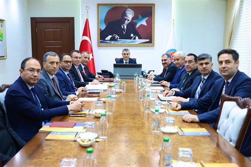 VALİMİZ SAYIN ATİLLA TOROS BAŞKANLIĞINDA, VALİ YARDIMCILARI VE KAYMAKAMLARIN KATILIMIYLA DEĞERLENDİRME VE KOORDİNASYON TOPLANTISI GERÇEKLEŞTİRİLDİ