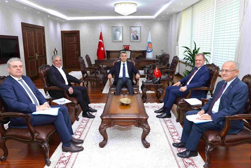  VALİMİZ SAYIN ATİLLA TOROS, MERSİN BÜYÜKŞEHİR BELEDİYE BAŞKANI VAHAP SEÇER VE BERABERİNDEKİ HEYET İLE GÖRÜŞTÜ